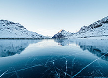 险峻的近义词和反义词是什么？